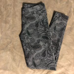 Gray & Black Paisley Jeggings
